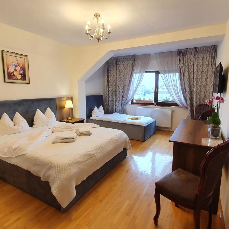 Vila De La Lugas Hotel Oradea Eksteriør billede